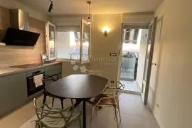 PRILIKA NA TRŽIŠTU! Novo uređeni stan - Split, Split, Apartamento