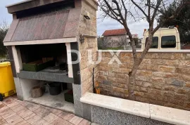 ŠIBENIK, BILICE - Kuća s 5 apartmana 100 m od mora, Šibenik - Okolica, Дом