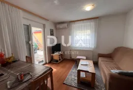 ŠIBENIK, BILICE - Kuća s 5 apartmana 100 m od mora, Šibenik - Okolica, Famiglia