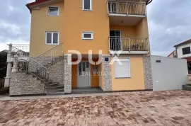 ŠIBENIK, BILICE - Kuća s 5 apartmana 100 m od mora, Šibenik - Okolica, بيت