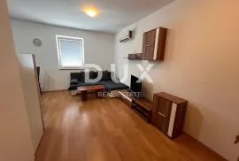 ŠIBENIK, BILICE - Kuća s 5 apartmana 100 m od mora, Šibenik - Okolica, Famiglia