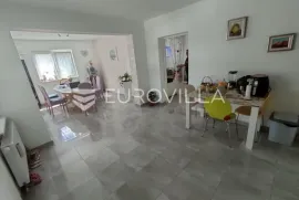 Osijek, Bosutsko naselje, adaptirana prizemnica, 135 m2, Osijek, House