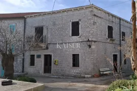 Otok Cres-Lošinj, Osor, troetažni stan 148 m2, Mali Lošinj, Apartamento