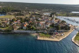 Otok Cres-Lošinj, Osor, troetažni stan 148 m2, Mali Lošinj, Apartamento