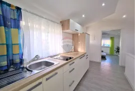 Istra,Kaštel-Kuća prizemnica s velikom okućnicom i pogledom na more, Buje, House