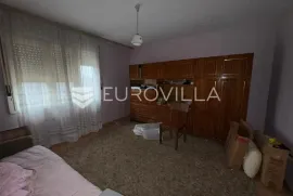 Đakovo, Centar, katnica s poslovnim prostorom, NKP 130 m2, Đakovo, Famiglia