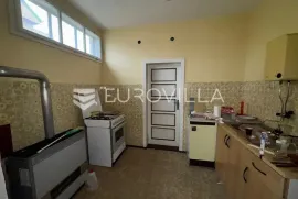 Đakovo, Centar, katnica s poslovnim prostorom, NKP 130 m2, Đakovo, Haus