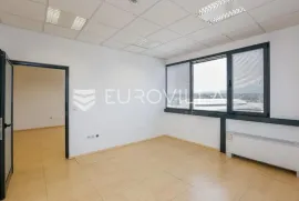 Zagreb, Dubrava, poslovni prostor uredske namjene 240 m2 na 1. katu poslovne zgrade, Propriedade comercial