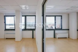 Zagreb, Dubrava, poslovni prostor uredske namjene 240 m2 na 1. katu poslovne zgrade, Commercial property