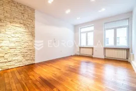 Zagreb, Donji grad, funkcionalan poslovni prostor 162 m2 + 2 VPM na 1. katu poslovne zgrade, Zagreb, Immobili commerciali