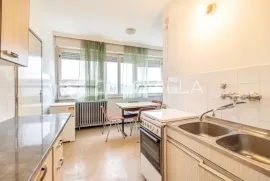 Zagreb, Savica, dvosoban stan za adaptaciju NKP 38 m2, Zagreb, Daire