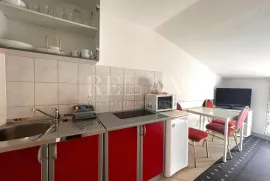 Crikvenica - etaža sa tri apartmana u centru grada, Crikvenica, Appartment