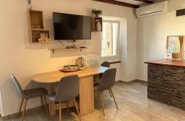 Rovinj, renoviran stan na 3. katu autohtone zgrade, Rovinj, Appartement