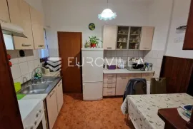 Pula, Veruda, dvosoban stan za adaptaciju, NKP 56,88 m2, prizemlje, Pula, Appartement