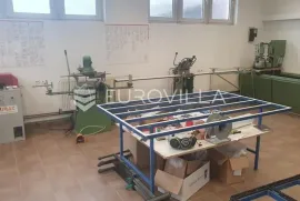 Požega, poslovni prostor 150 m2 za proizvodnju stolarije s strojevima, Požega, Propriété commerciale