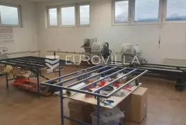 Požega, poslovni prostor 150 m2 za proizvodnju stolarije s strojevima, Požega, Propriété commerciale