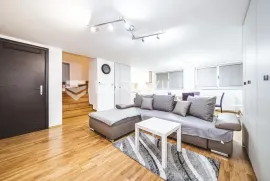 Zagreb, Centar, Draškovićeva ulica, dvoetažan trosoban stan 85 m2, Zagreb, Wohnung