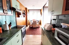 Karlovac, Grabrik- trosoban stan na odličnoj lokaciji, Karlovac, Apartamento