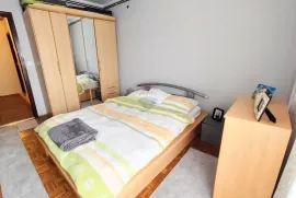 Karlovac, Grabrik- trosoban stan na odličnoj lokaciji, Karlovac, Apartamento