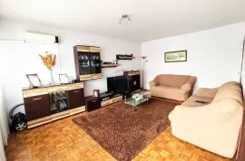 Karlovac, Grabrik- trosoban stan na odličnoj lokaciji, Karlovac, Apartamento