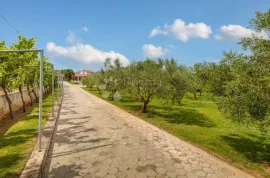 Villa u Banjolama 150m2 za dugoročni najam, Medulin, Casa