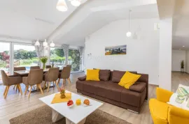 Villa u Banjolama 150m2 za dugoročni najam, Medulin, Casa