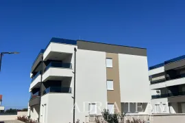 LUKSUZNI APARTMANI U STAMBENOJ ZGRADI, 70M OD MORA - PRIVLAKA - ZADAR, Privlaka, Apartamento