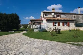 Istra - Kanfanar - kamena villa s bazenom na osami 214m2, Kanfanar, Дом