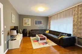 Velika Gorica - moderna obiteljska kuća 308m2, Velika Gorica, Maison