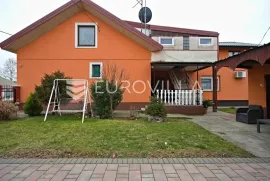 Osijek, Retfala, obiteljska kuća - 4 stana s garažom i dvorištem, Osijek, House