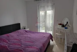 Poreč, okolica, moderan stan od 46 m2 sa velikom terasom, Poreč, Appartement