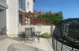 Poreč, okolica, moderan stan od 46 m2 sa velikom terasom, Poreč, Appartement