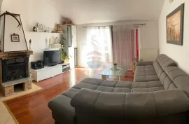 Rab, Banjol -  kuća 480 m2 na okućnici od 1100 m2, Rab, Casa