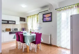 Rab, Banjol -  kuća 480 m2 na okućnici od 1100 m2, Rab, Casa