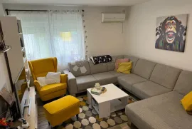 Renovirani stan u samom centru Sesveta, Zagreb, Appartement