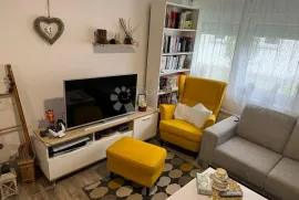 Renovirani stan u samom centru Sesveta, Zagreb, Appartement