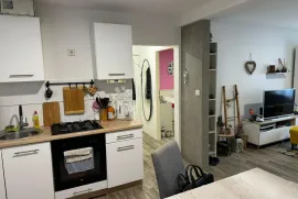 Renovirani stan u samom centru Sesveta, Zagreb, Appartement