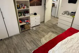 Renovirani stan u samom centru Sesveta, Zagreb, Appartement