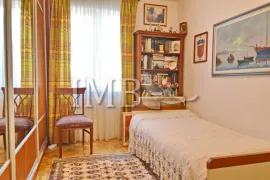 Južno orijentiran stan cca 80m2 | Mogućnost uređenja dodatne spavaće sobe | Centralna lokacija | Dubrovnik, Dubrovnik, Appartement