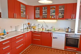 Južno orijentiran stan cca 80m2 | Mogućnost uređenja dodatne spavaće sobe | Centralna lokacija | Dubrovnik, Dubrovnik, Appartment