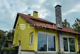 Vrhovec, kuća u visokoj roh bau izvedbi NKP 326 m2 na zemljištu od 1105 m2, Zagreb, Casa