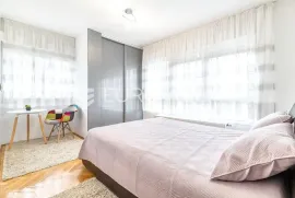 Zagreb, Radnička cesta, trosoban stan u novogradnji + PM, Zagreb, Apartamento