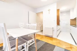 Zagreb, Radnička cesta, trosoban stan u novogradnji + PM, Zagreb, Apartamento