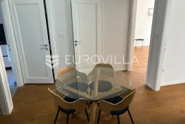 Zagreb, Donji Grad, prekrasan novouređeni trosoban stan u centru, NKP 78 m2, Zagreb, Flat