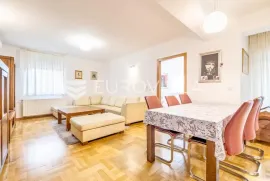 Zagreb, Vrbani II, prostran peterosoban stan NKP 111,73 m2, Zagreb, Appartamento