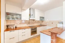 Zagreb, Vrbani II, prostran peterosoban stan NKP 111,73 m2, Zagreb, Appartment