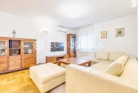 Zagreb, Vrbani II, prostran peterosoban stan NKP 111,73 m2, Zagreb, Apartamento