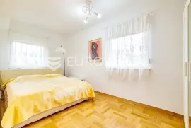 Zagreb, Vrbani II, prostran peterosoban stan NKP 111,73 m2, Zagreb, Appartamento