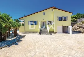 OPATIJA, POBRI - samostojeća kuća 170m2 s pogledom na more i bazenom + okoliš 700m2, Opatija - Okolica, House