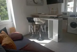 3SKL uređeni stan na Krnjevu 50 m2, 1. kat, balkon, Rijeka, Appartement